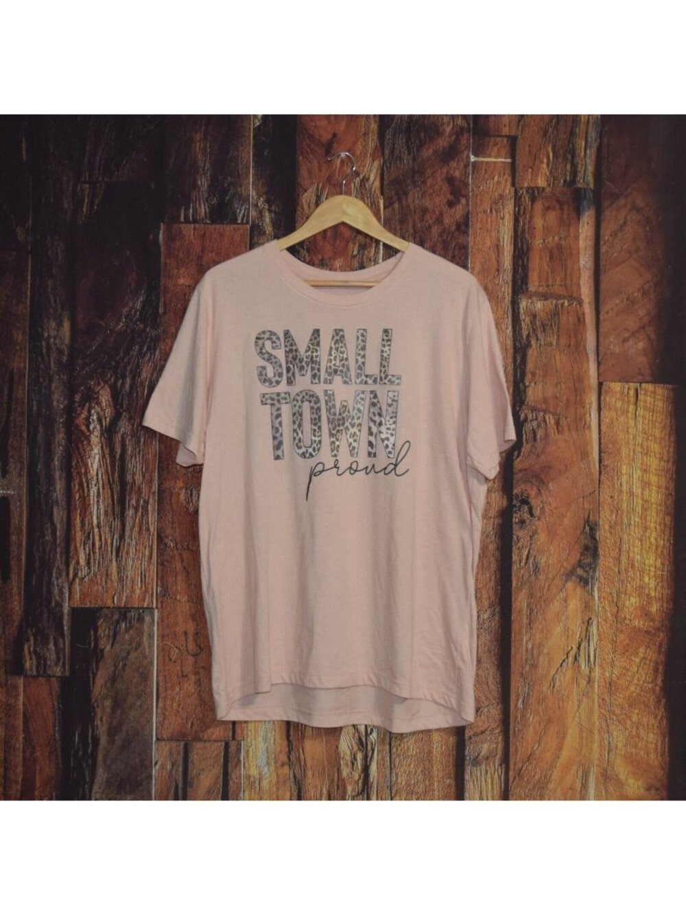 Women's Sz M Oversized Boutique "Small Town Proud" T-Shirt - Slight pilling